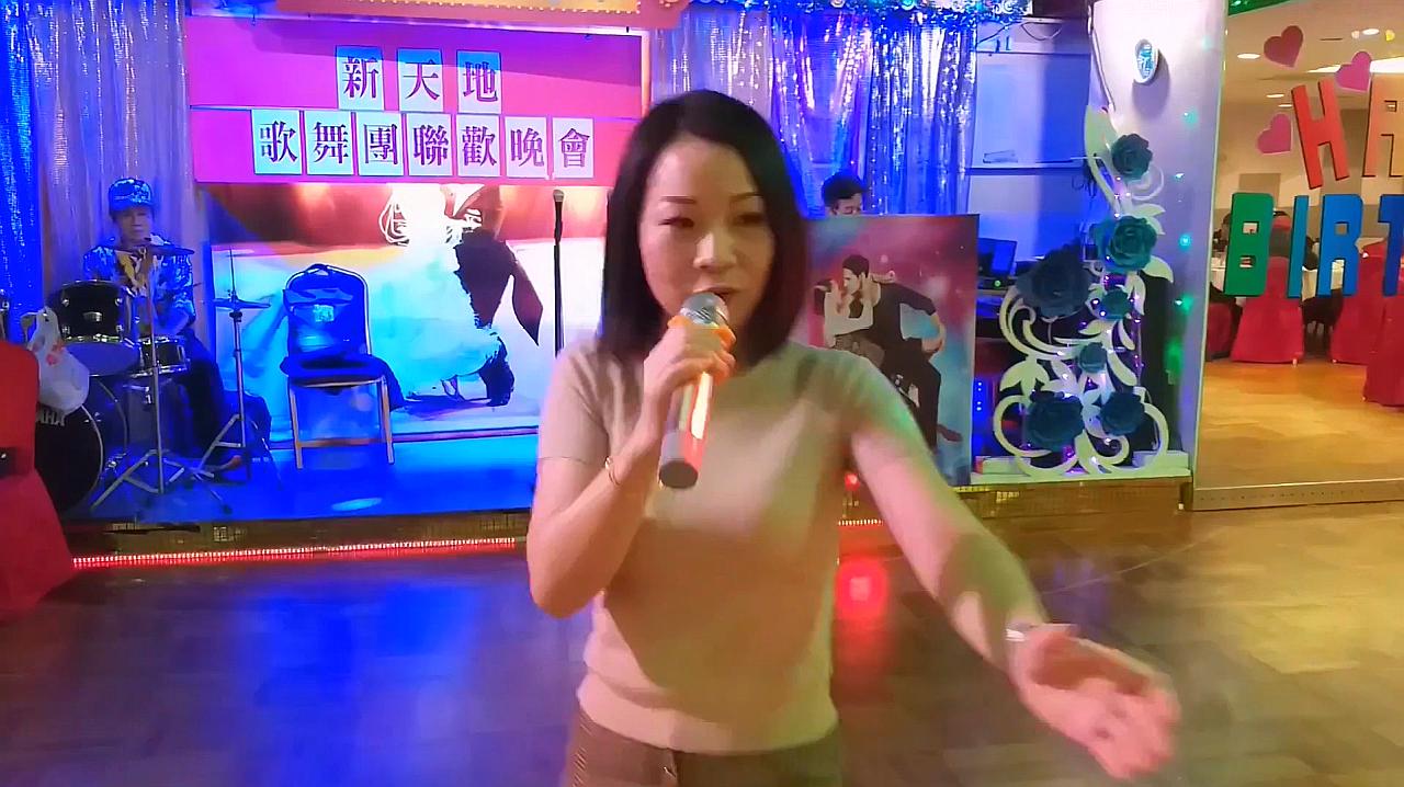 [图]香港艺人乐儿演唱经典老歌《相逢有如梦中》,深受老一辈大叔喜欢