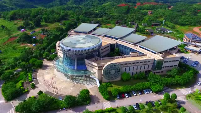 铜鼓型的 b>广西民族博物馆 /b> 高空看着挺美