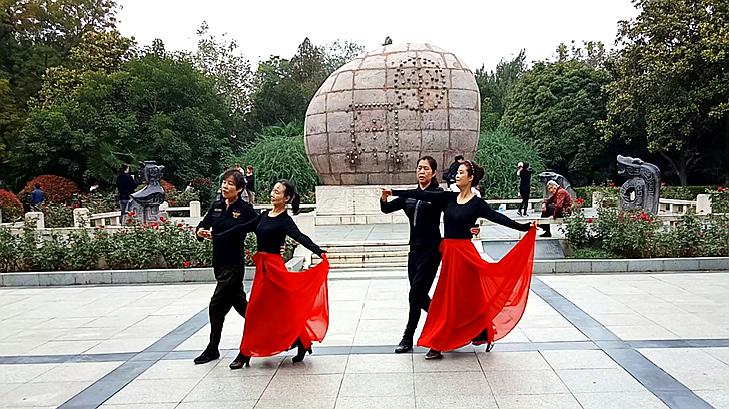 优美 b>双人舞中三步 /b>《月亮女神》歌醉舞美