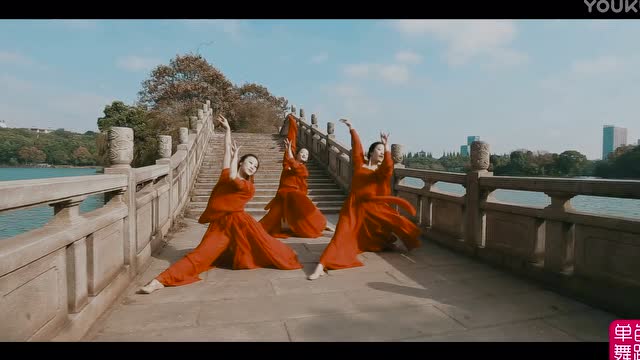 [音乐]单色舞蹈中国舞 《大鱼》舞蹈视频 大鱼海棠主题曲 舞蹈