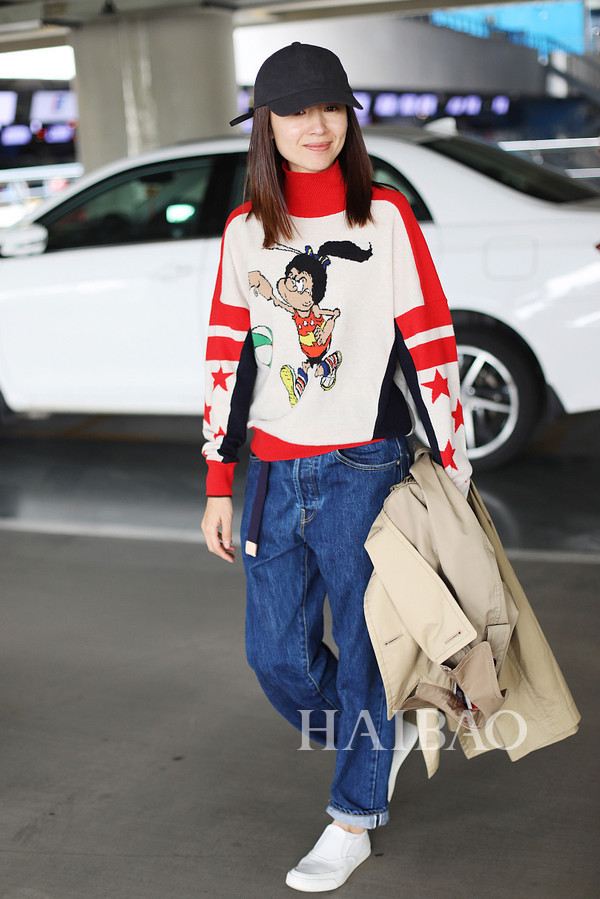 关晓彤偷穿鹿晗的衣服?海报时尚网华语明星街拍