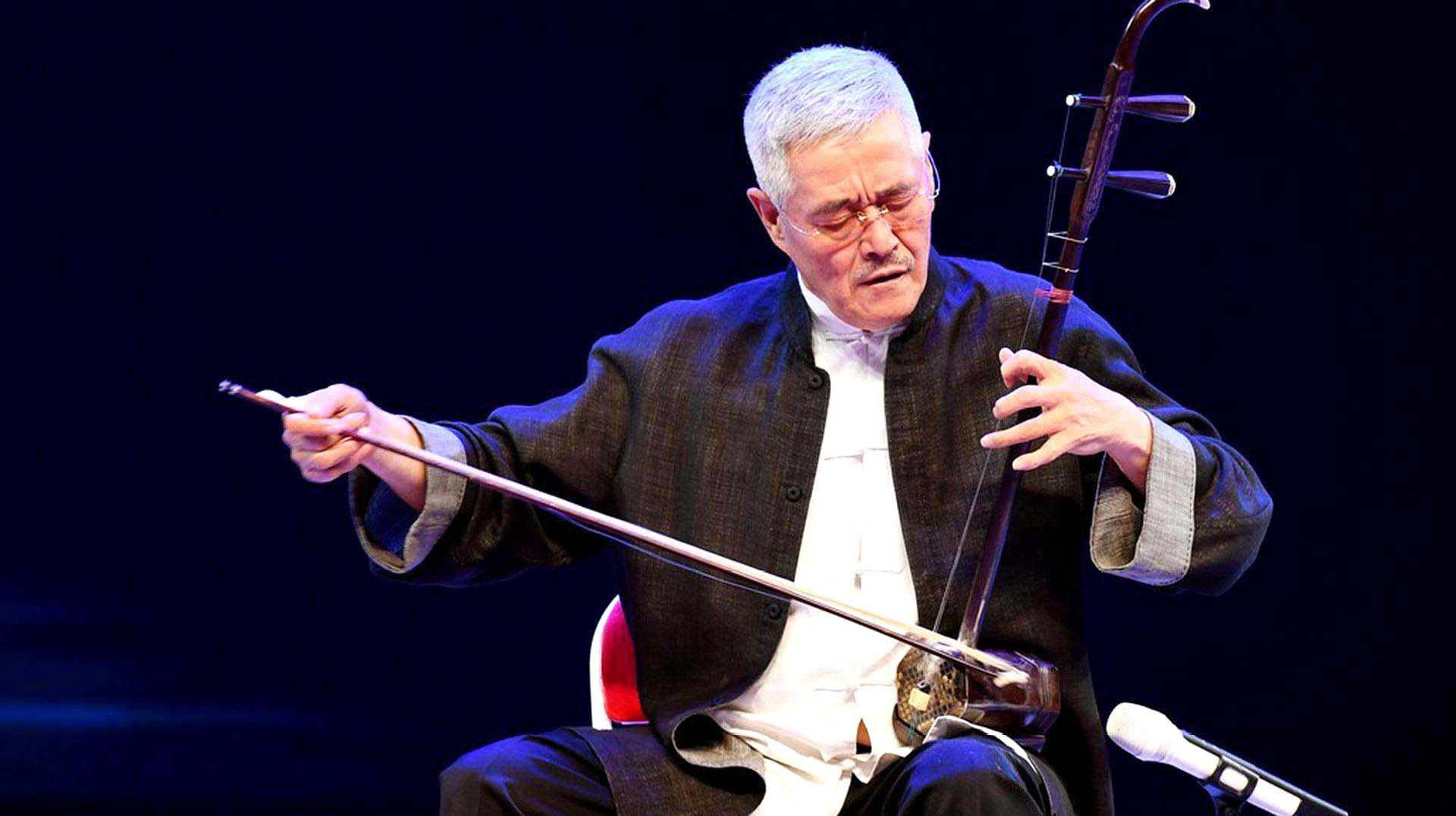 赵本山成名作曝光,1984年拉场戏《摔三弦》表演的太精辟了