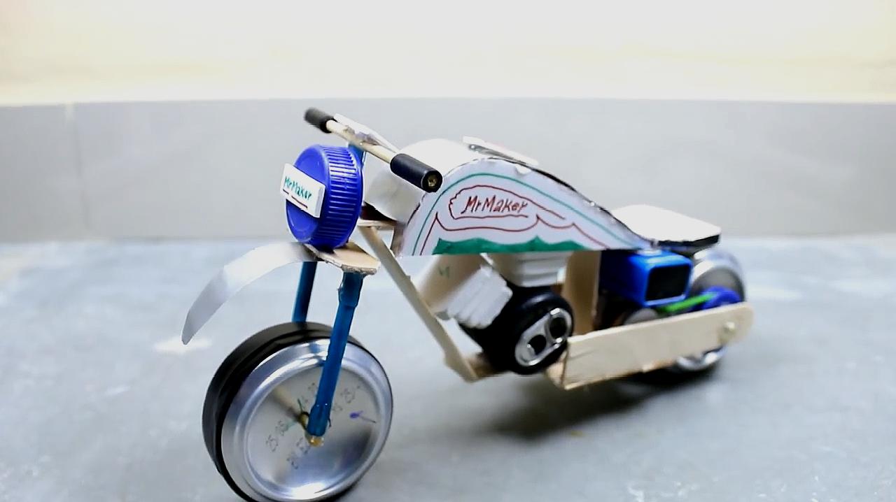 diy手工艺品:牛人教你 b>自制小摩托 /b>,做好的摩托真炫酷