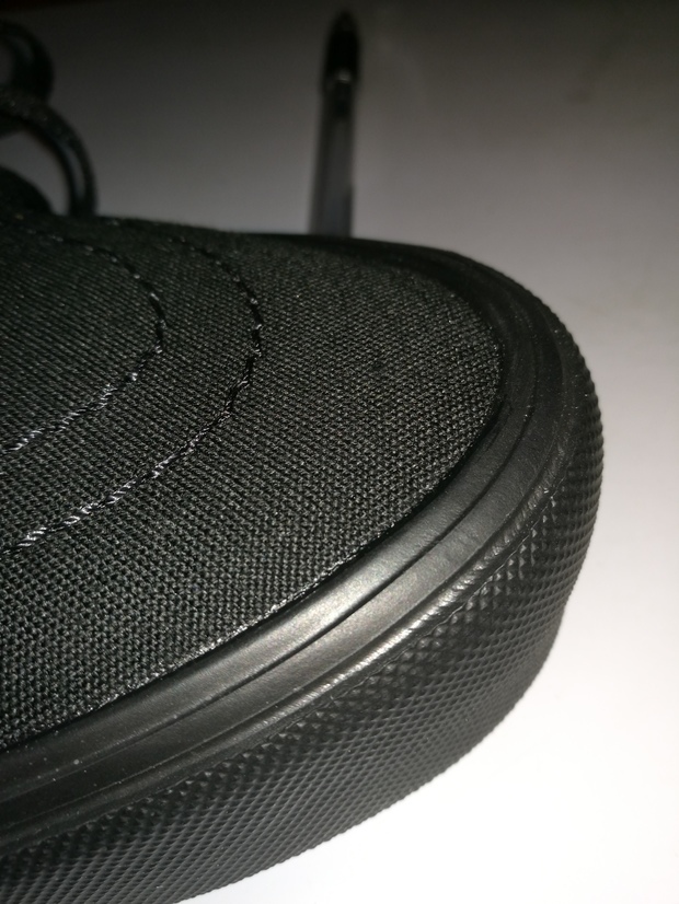 万斯鞋子辨别真伪