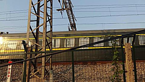 2台兰局兰段的 ss7e型电力机车重连牵引z292次列车从京广线滠口站附近