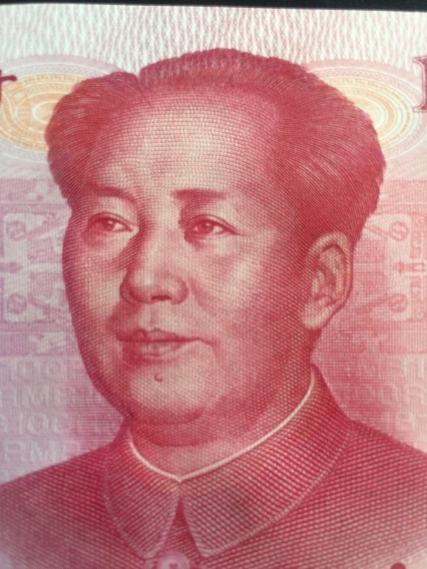 100元人民币毛爷爷的头发中分额头上多了根线(看图) 这是错版币吗?