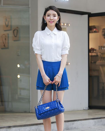 宝蓝色短裤配什么颜色上衣好看图片