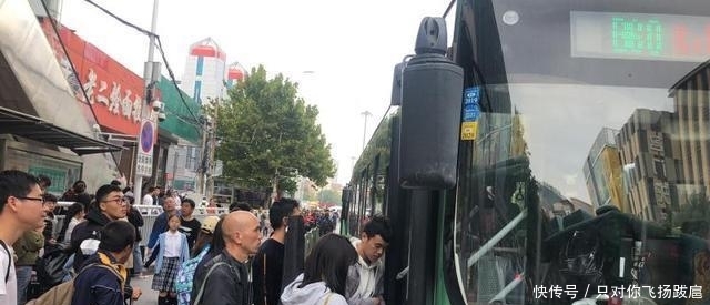 挨着郑州火车站的汽车站