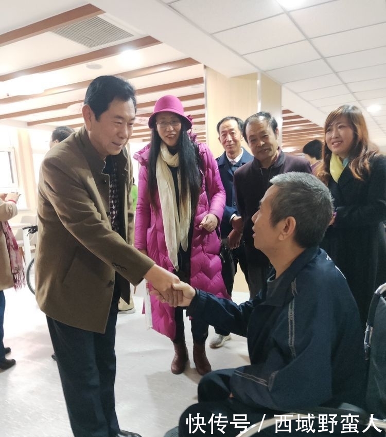 关于敬老院开展活动