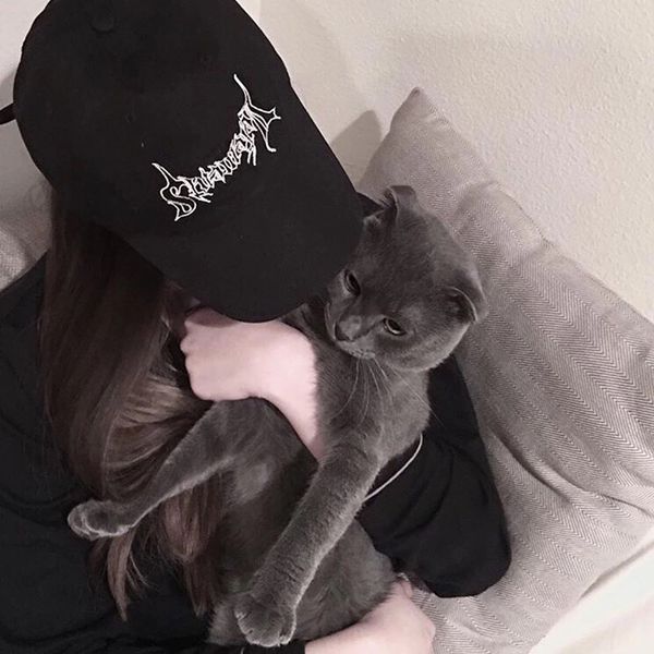 抱猫的女生头像 超拽图片