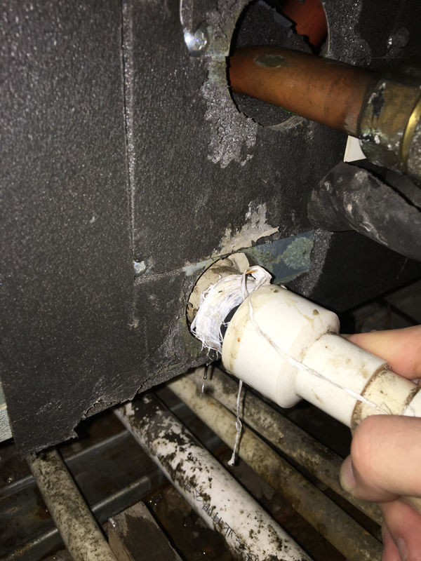 中央空调内机漏水,接口是这样的,出水口却没有水,是什么原因