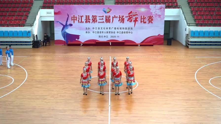12人变队形舞蹈《苗乡情》唱出情舞出爱,浓厚 民族风情俏皮可爱