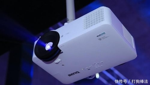 投影仪是如何投影的