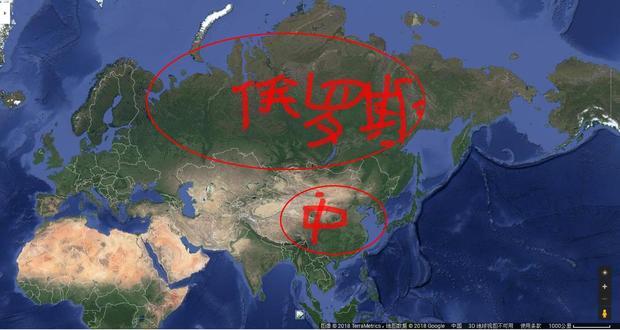 为什么俄国在地图有5个中国那么大，却只有中的1.7倍，加拿大在地图有3个中国那么大，却没比我们大多少
