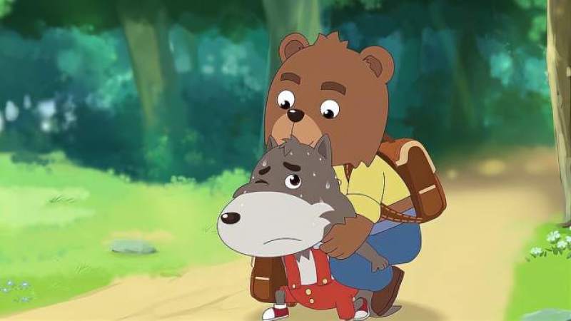 笨狼和他的小伙伴:棕小熊 装病让笨狼背他去上学,真是太坏了