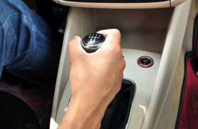 如何驾驶手动挡汽车