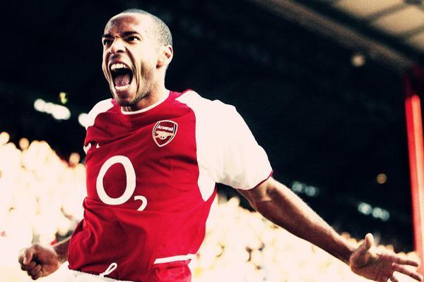 足球球衣上有O2的是什么队 是什么联赛的球队