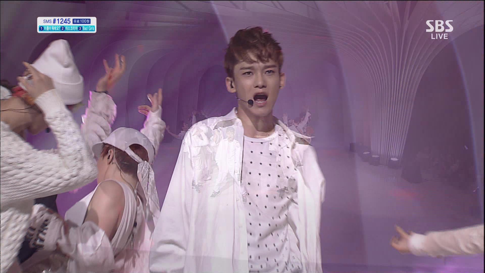 [图]130602 人气歌谣 EXO Intro + 狼与美女(Wolf)