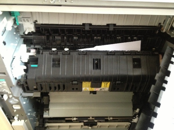 亲们,佳能2520i复印机右盖板老是卡纸,把纸清理掉还是显示卡纸,这是