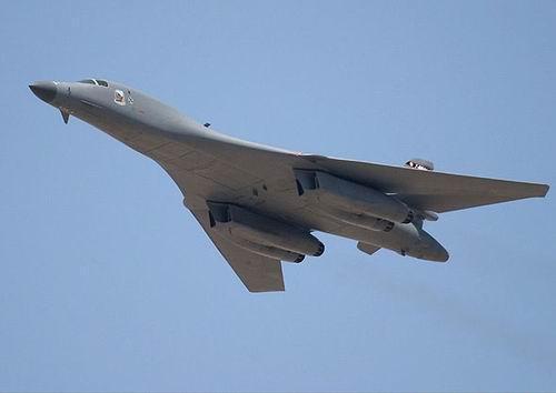 美国b2引擎轰炸机的载弹量是多少?