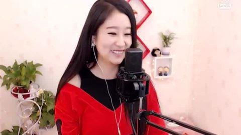 美女主播菲儿这首《一壶老酒》太好听了!-视频