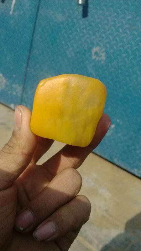 看看我这块黄蜡石,能切开吗?看看里面有没有东西