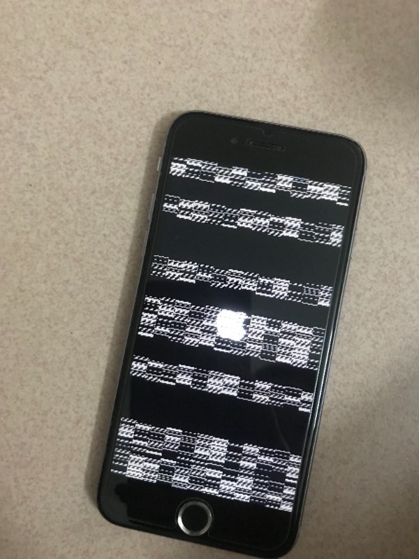 苹果手机充电充一半关机 发热 一直开机不了