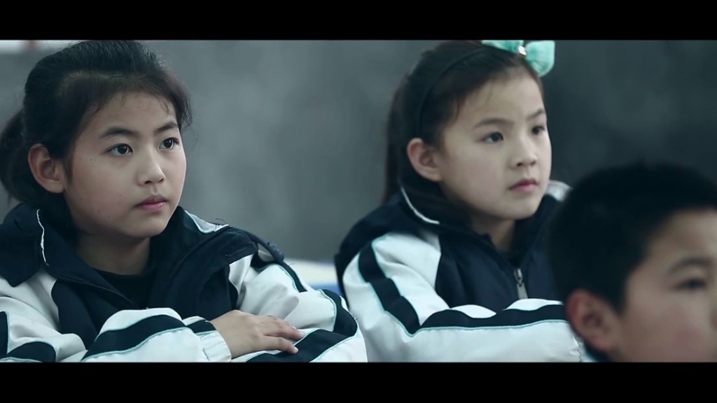 公益行动微电影《妈妈的爱》关注留守儿童 乖巧小萝莉含泪盼爸妈回家