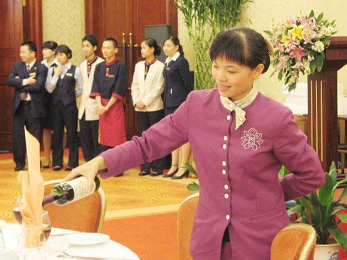 酒店包厢服务员标准流程和服务用语还有用餐礼