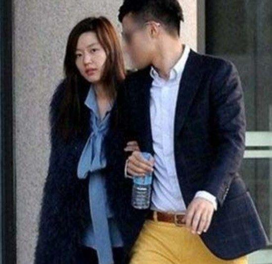 全智贤与老公买菜_全智贤37岁老公没想到这么帅,难怪李敏镐,金星秀