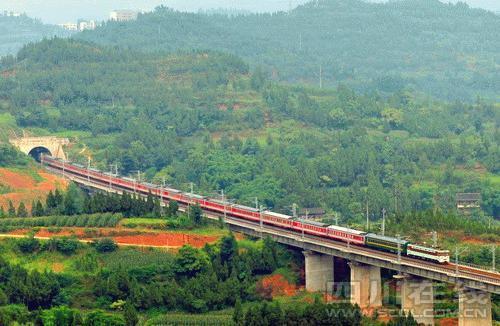 为什么我国道路交通安全法中机动车行驶时,驾
