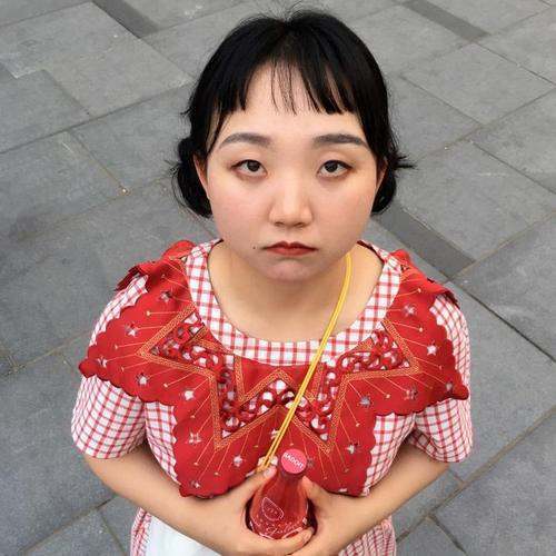 mini版辣目洋子跳国标,她与辣目洋子有何相似之处?