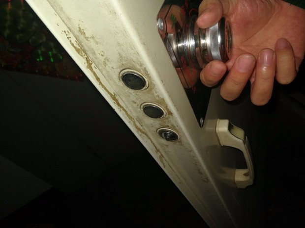 家里以前的老式王力门,想换个密码或者指纹锁,不知道能不能换?