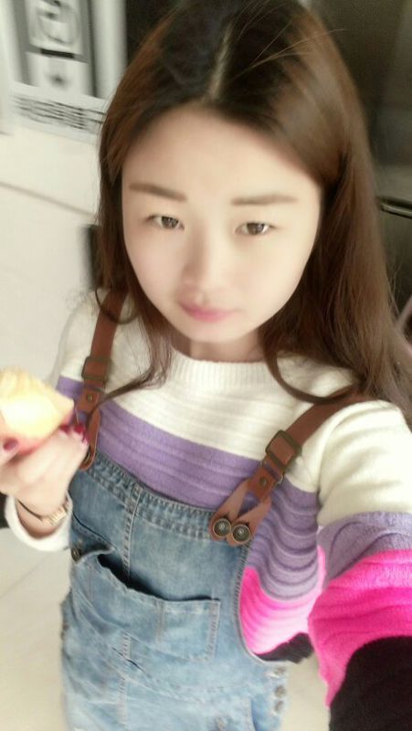 我是圆脸,下巴有点短,适合留什么刘海啊?空气