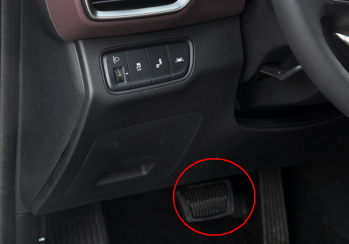 现代新胜达自动挡手刹在哪里