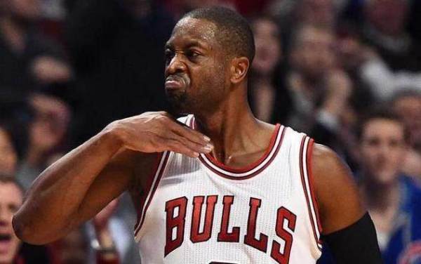 安东尼的三指爆头动作,社会我瓜哥,人狠话不多!