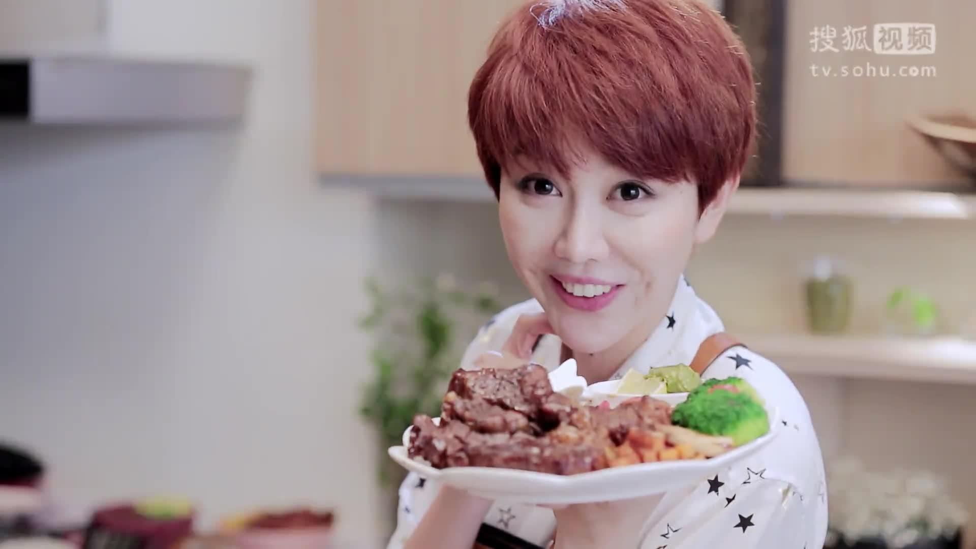 二胖厨房:性感姜妍巧做排类美食