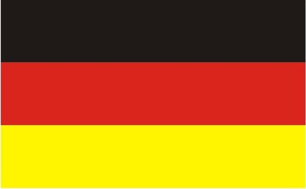 请教会ps的各位 想要把两张图片融到一起,德国国旗在盾牌里要怎么做?