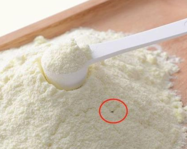 奶粉中的焦糖颗粒照片图片