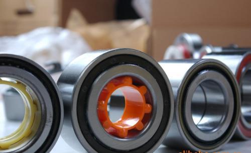 小车四个轮毂轴承多久保养一次?