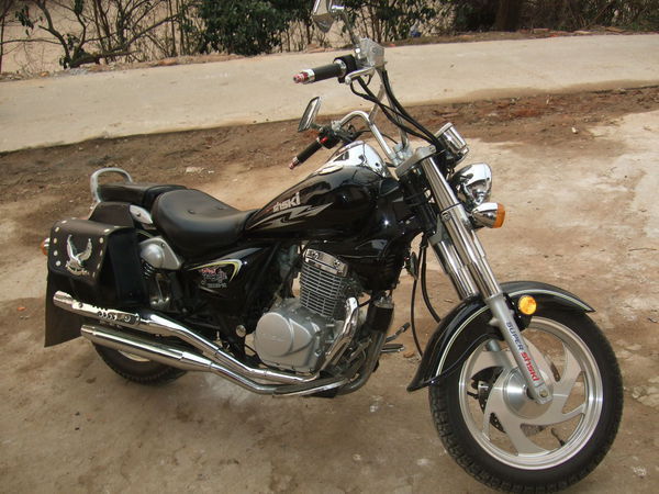 1万左右的摩托车哪个好?大太子样式和跑车样