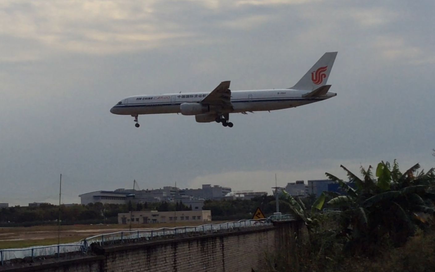 【廣州白雲機場】老古董!中國國際 貨運航空b757降落