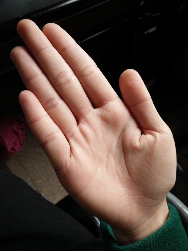 本人女,手纹很乱,有会看手相的嘛,麻烦帮忙看看