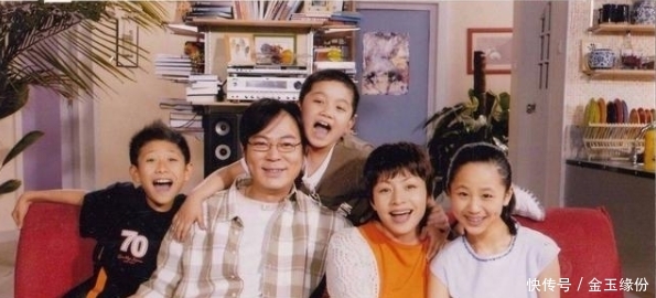 杨紫张一山牵手同台视频