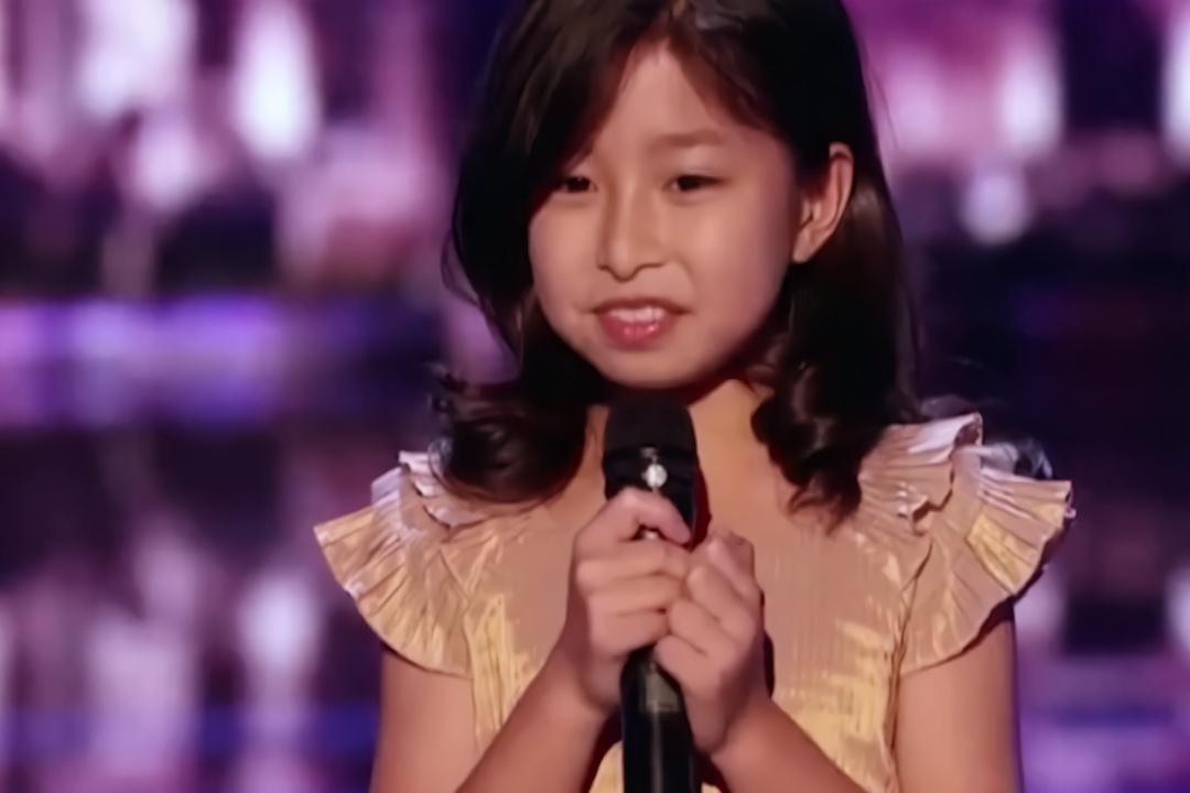 9岁女孩翻唱泰塔尼克号主题曲,震惊全场,天籁之声!