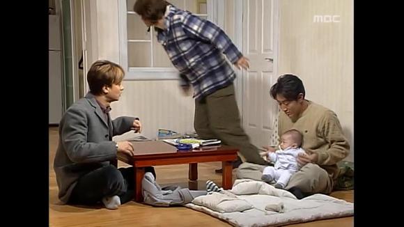 乞丐王子27集上逸仁听到四兄弟的近况感到十分心疼,昌俊和善薇合