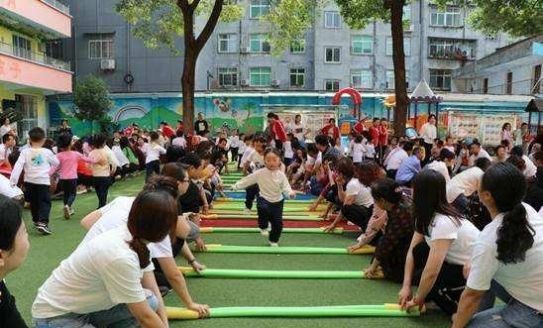 幼师让孩子自己打