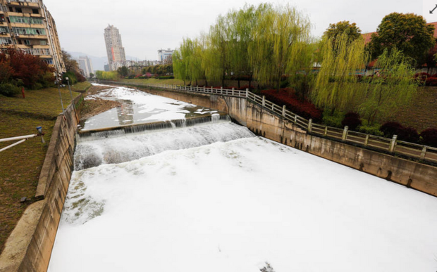 江西九江十里河污水流入导致一夜间变白是怎么回事?_360问答