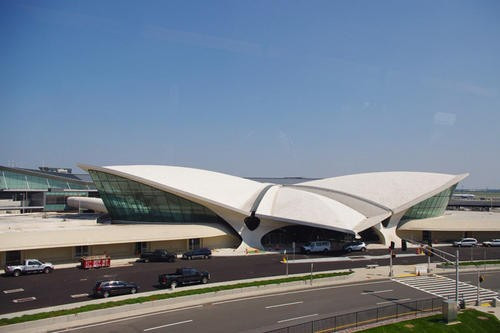 扩展资料: 纽约肯尼迪机场航站楼服务情况: 肯尼迪国际机场设有9个
