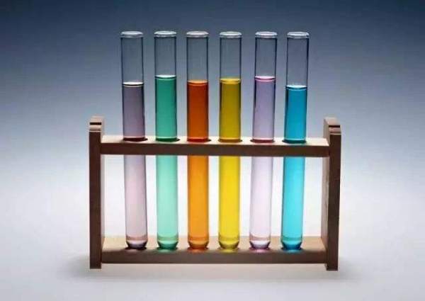 溶液中有二价和三价铁离子,颜色是什么